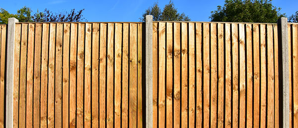 Re-Fencing Fencing and re-fencing services from Gardens Revived. We carry out all types of soft and hard landscaping in Reigate and across Surrey.