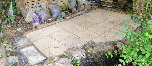 Patios and Decking As experts in estate gardening in Reigate, we have all the equipment and practical experience in hard and soft landscaping to make your patio or decking look great.